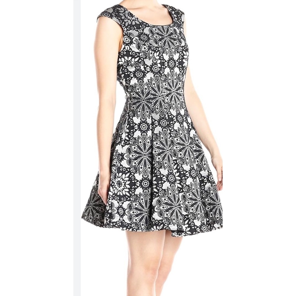 Betsey Johnson Black White Lace Medallion Fit Flare Dress Cap‎ Sleeve Metallic 2